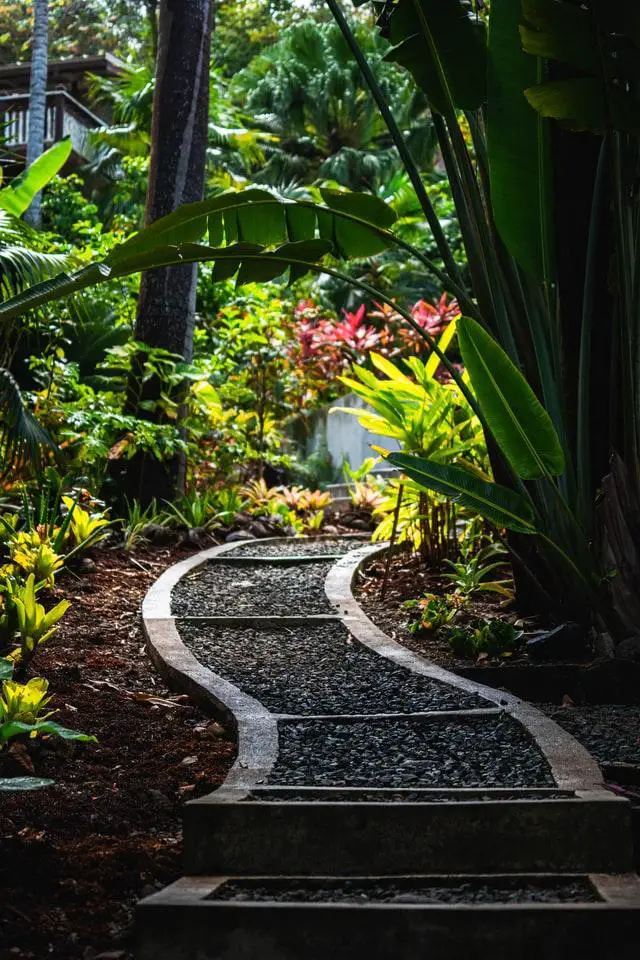 Comment aménager une allée de jardins en pierres naturelles ?